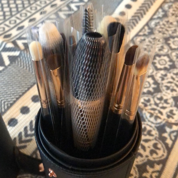 Brand new make up brush kit with travel case - Picture 2 of 4